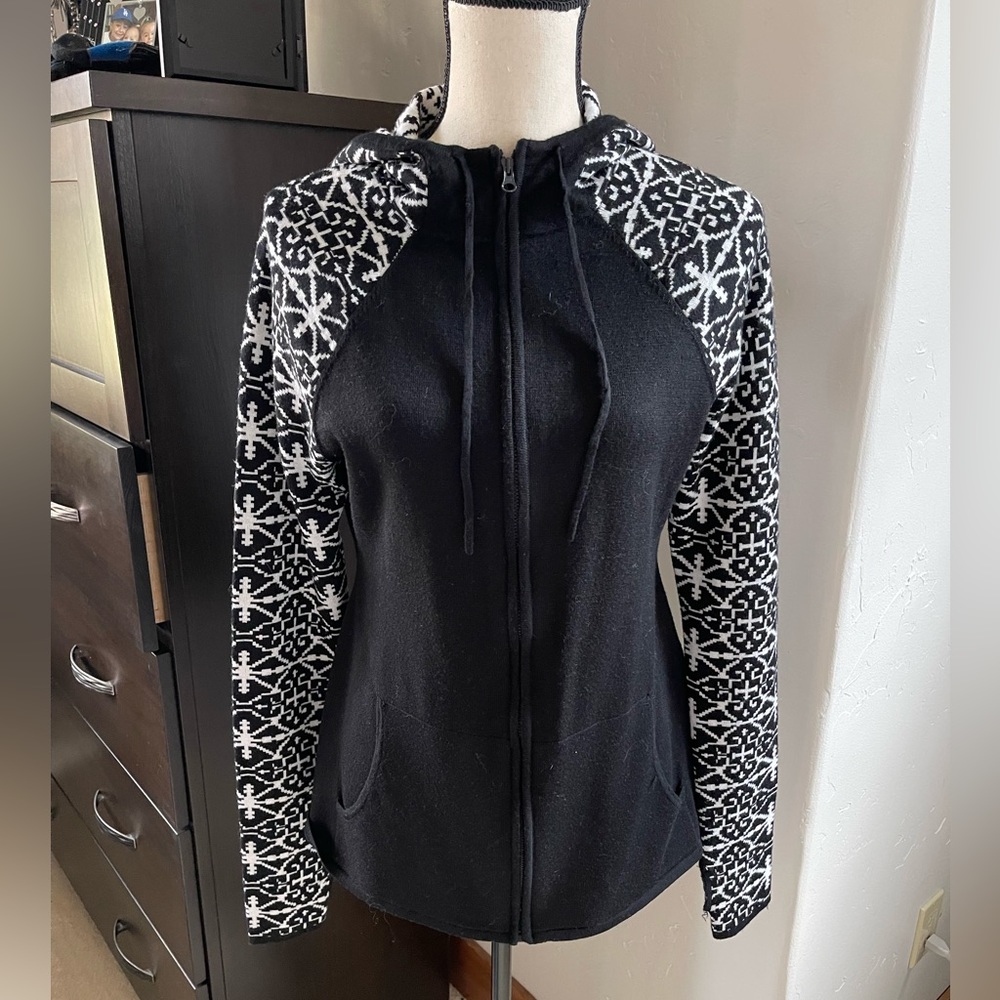 New Icelandic Motion Wool Sweater Size XS